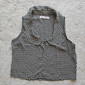 Loose Sleeveless Button Down